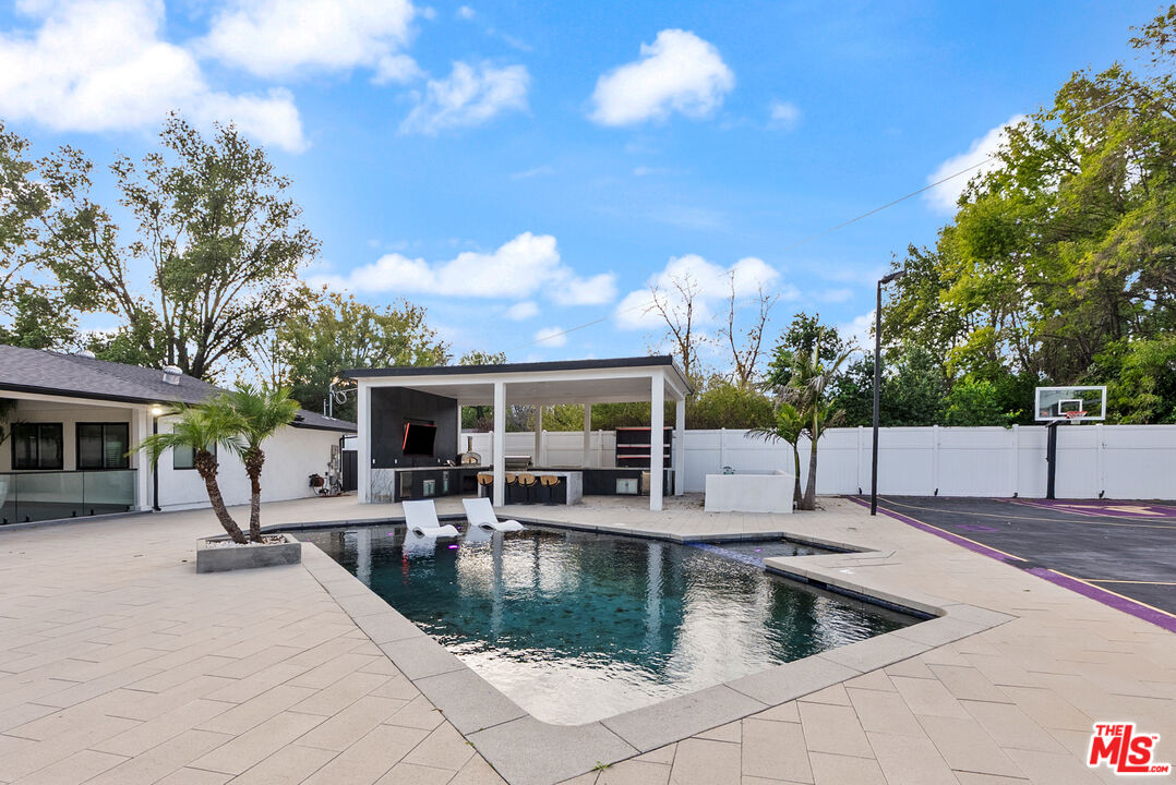 17211 Parthenia Street Northridge, CA 91325 - Photo 5 of 58