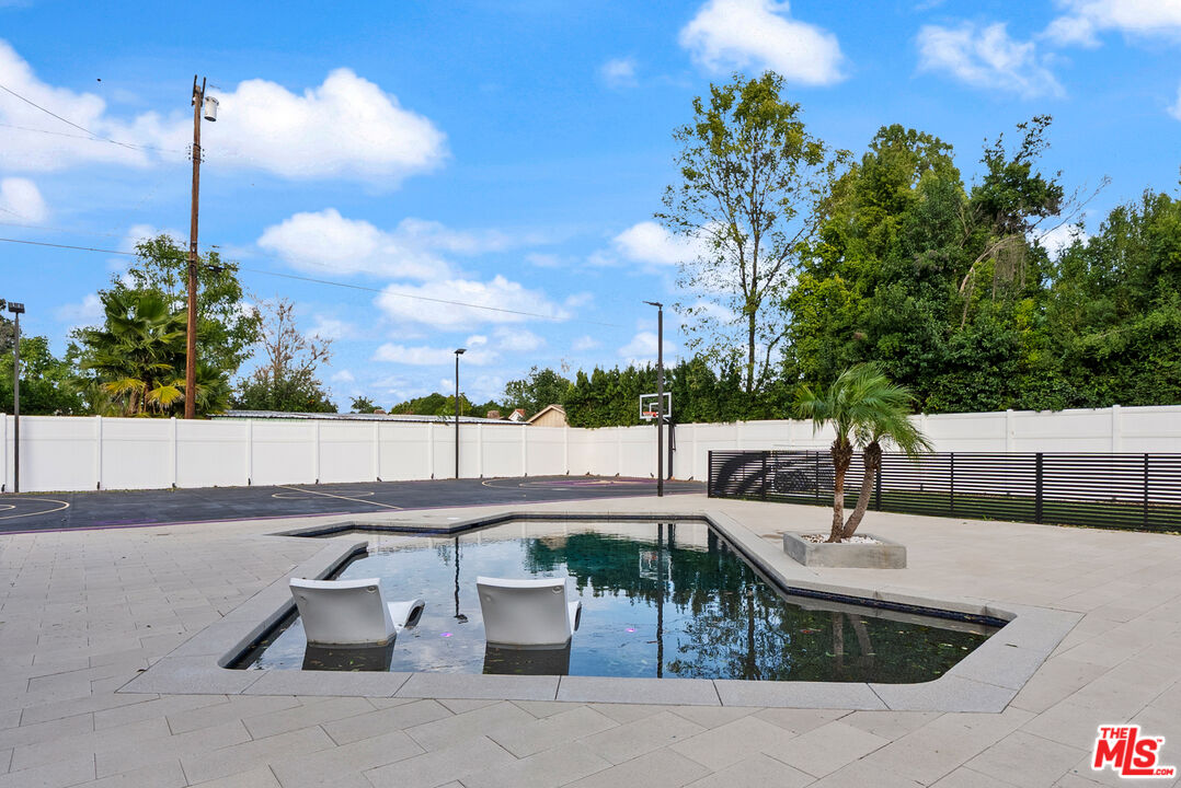 17211 Parthenia Street Northridge, CA 91325 - Photo 6 of 58