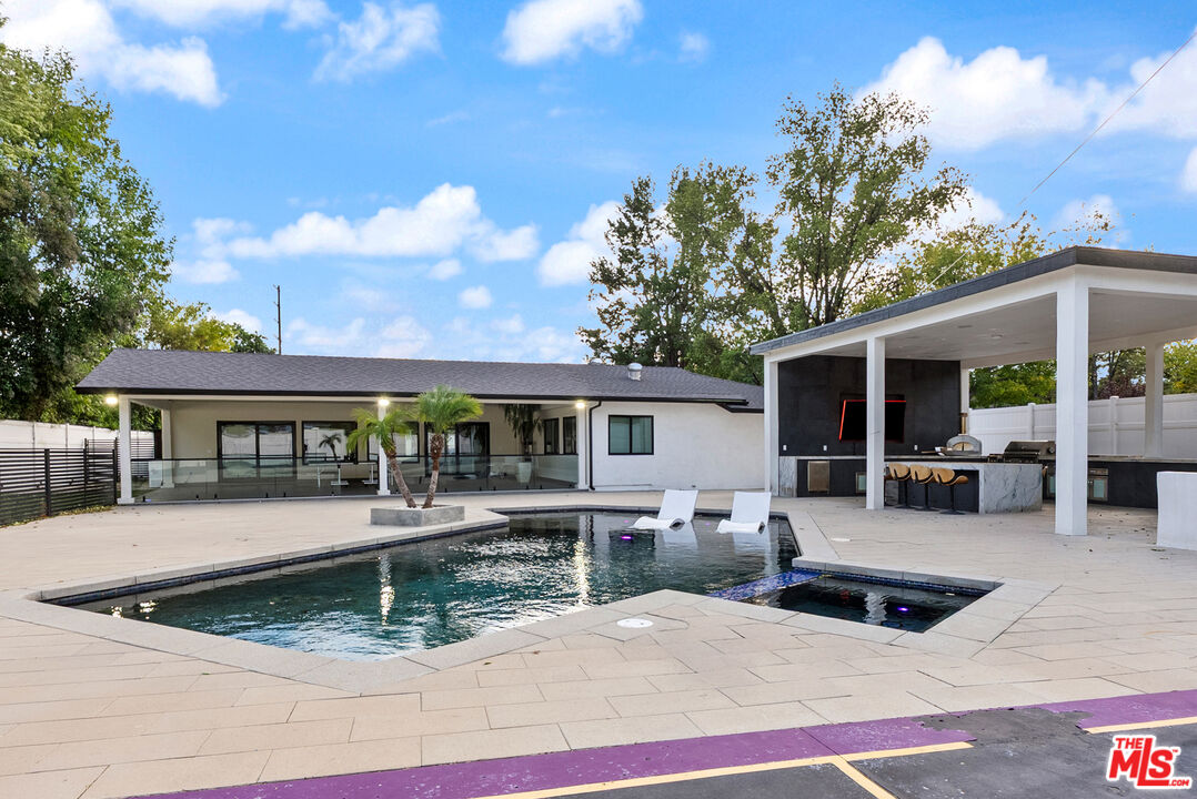 17211 Parthenia Street Northridge, CA 91325 - Photo 7 of 58