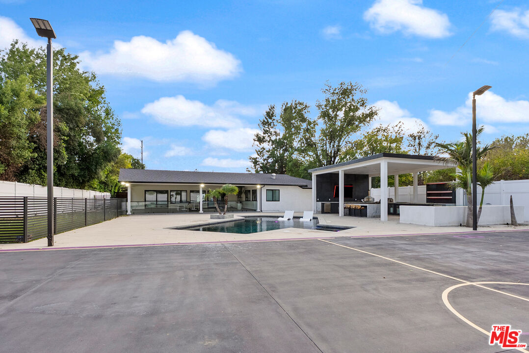 17211 Parthenia Street Northridge, CA 91325 - Photo 9 of 58