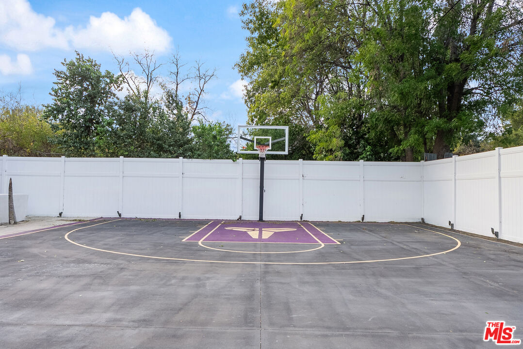 17211 Parthenia Street Northridge, CA 91325 - Photo 10 of 58