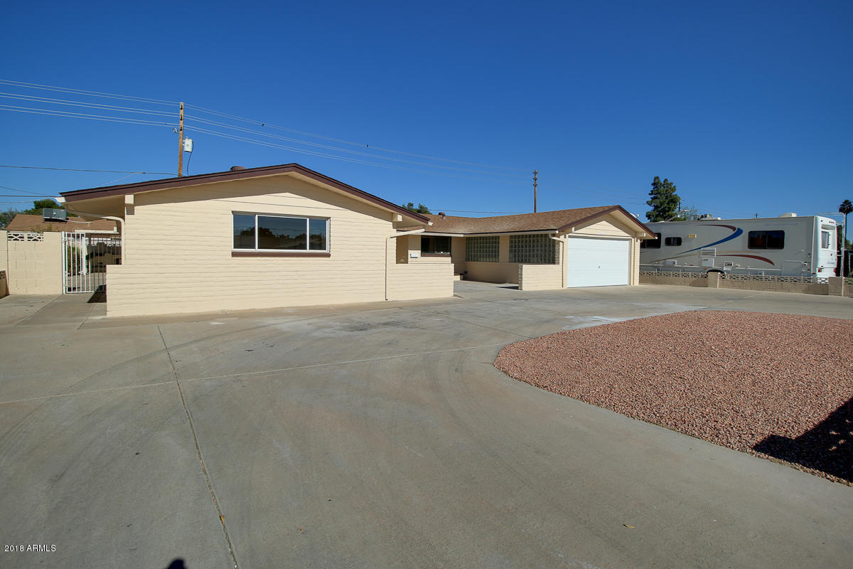3826 West Griswold Road Phoenix, AZ 85051 - Photo 3 of 29 3826-W-Griswold-Road-12