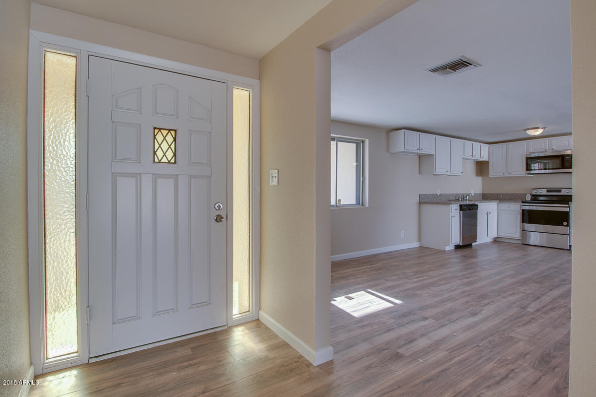 3826 West Griswold Road Phoenix, AZ 85051 - Photo 5 of 29 3826-W-Griswold-Road-14