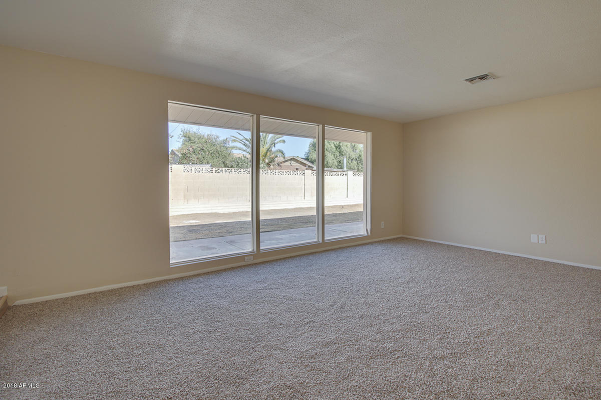 3826 West Griswold Road Phoenix, AZ 85051 - Photo 8 of 29 3826-W-Griswold-Road-17