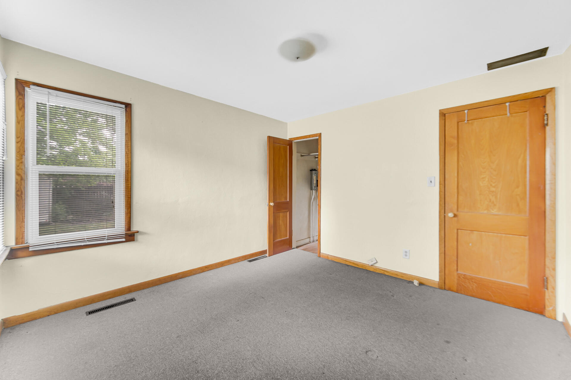 4535 Liverpool Road Lake Station, IN 46405 - Photo 16 of 18 1920x1280