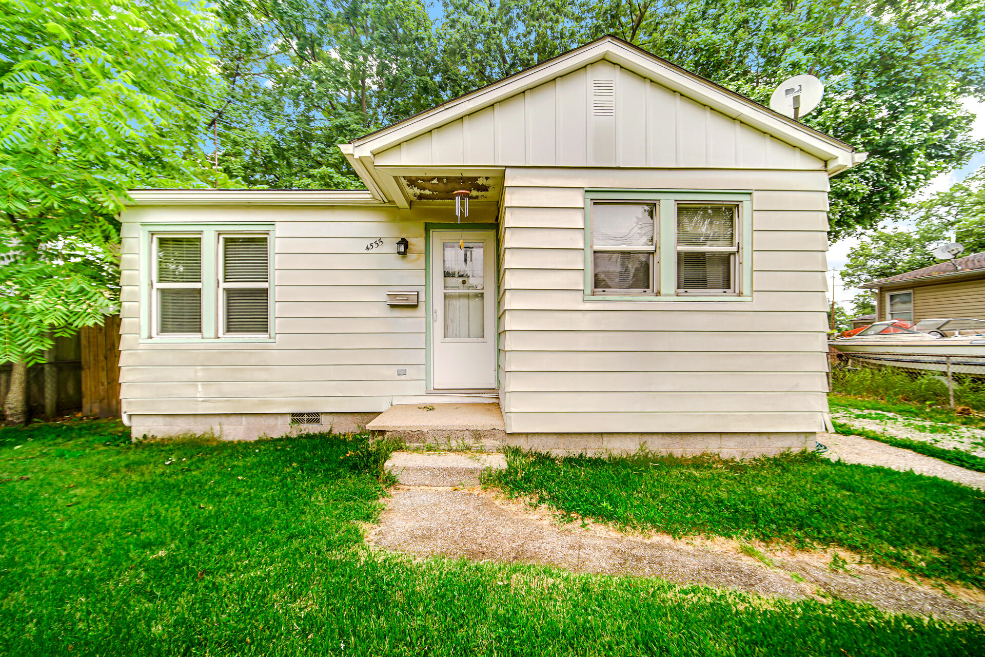 4535 Liverpool Road Lake Station, IN 46405 - Photo 2 of 18 1920x1280