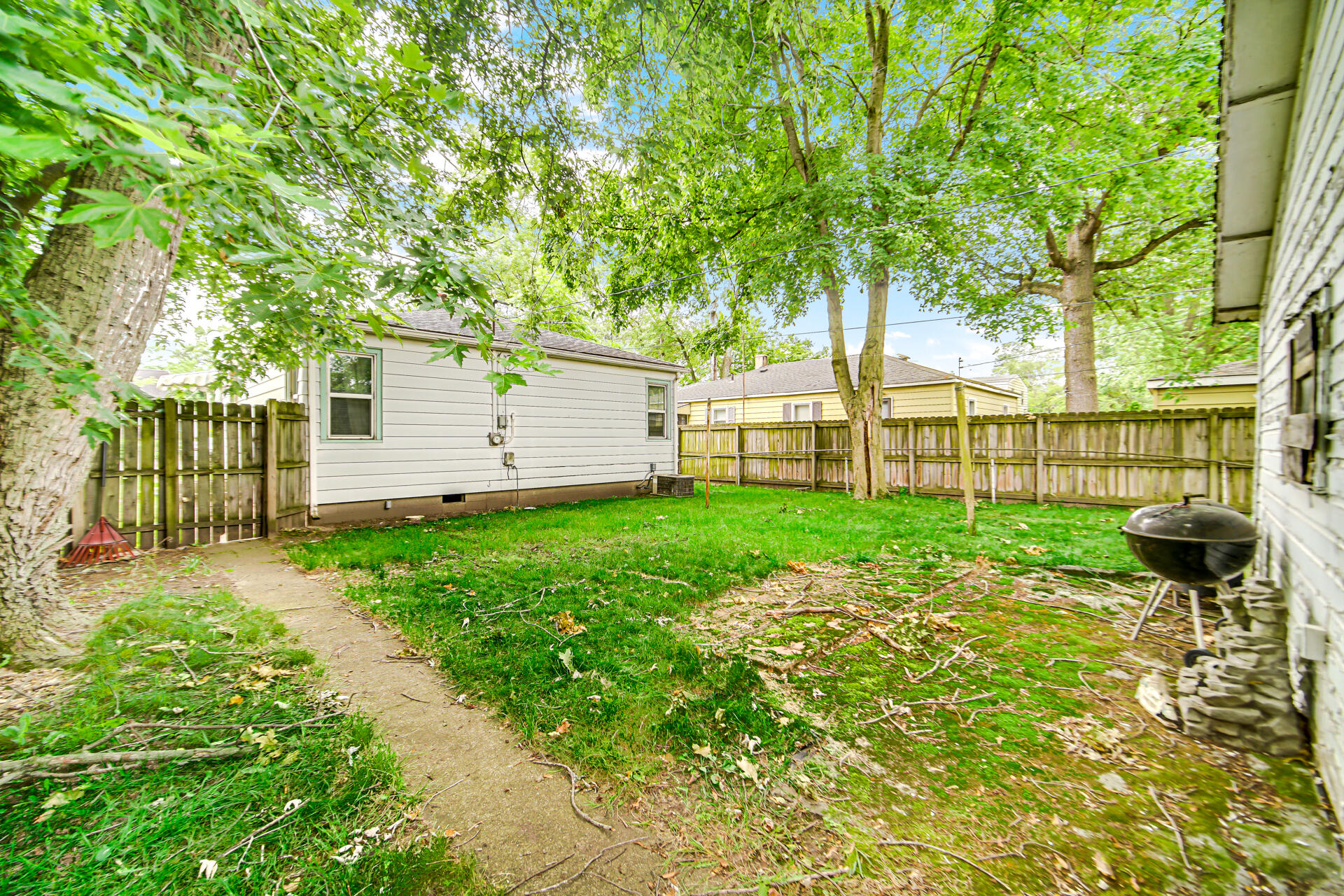 4535 Liverpool Road Lake Station, IN 46405 - Photo 5 of 18 1920x1280