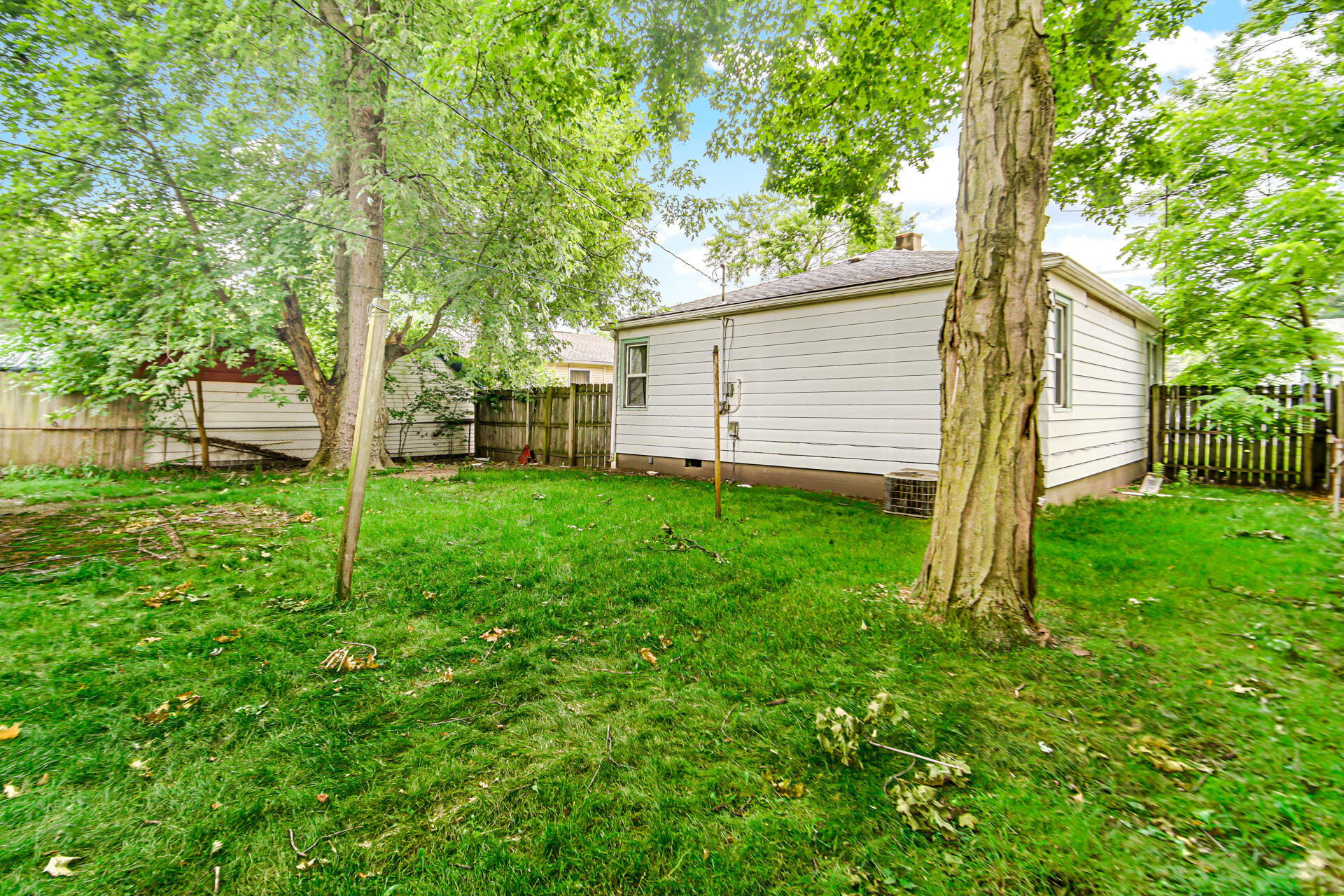 4535 Liverpool Road Lake Station, IN 46405 - Photo 6 of 18 1920x1280