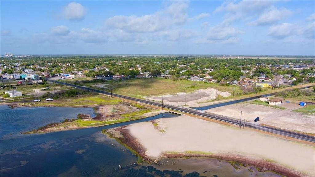 2849 Laguna Shores Road Corpus Christi, TX 78418 - Photo 8 of 10 a view of a city
