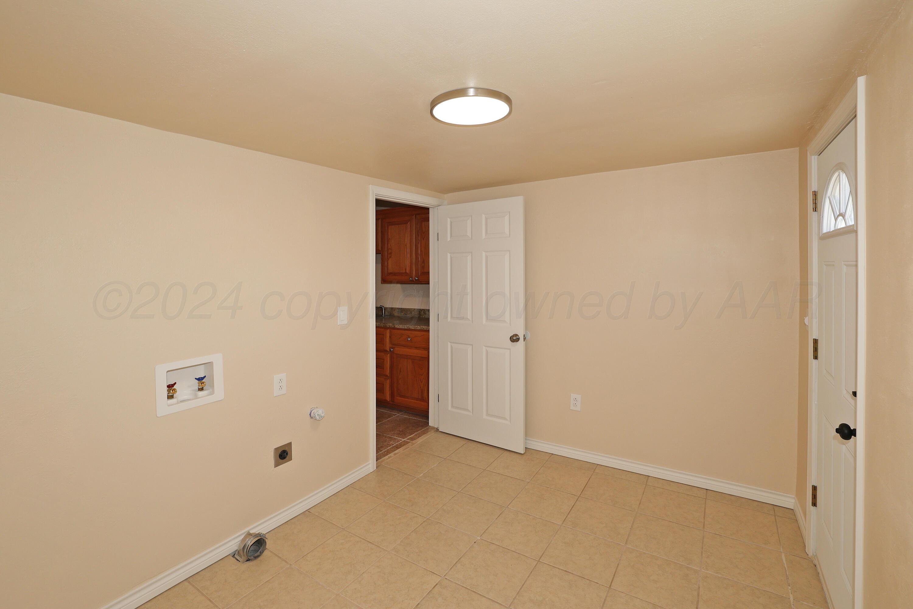 4612 South Parker Street Amarillo, TX 79110 - Photo 19 of 24 a view of an empty room