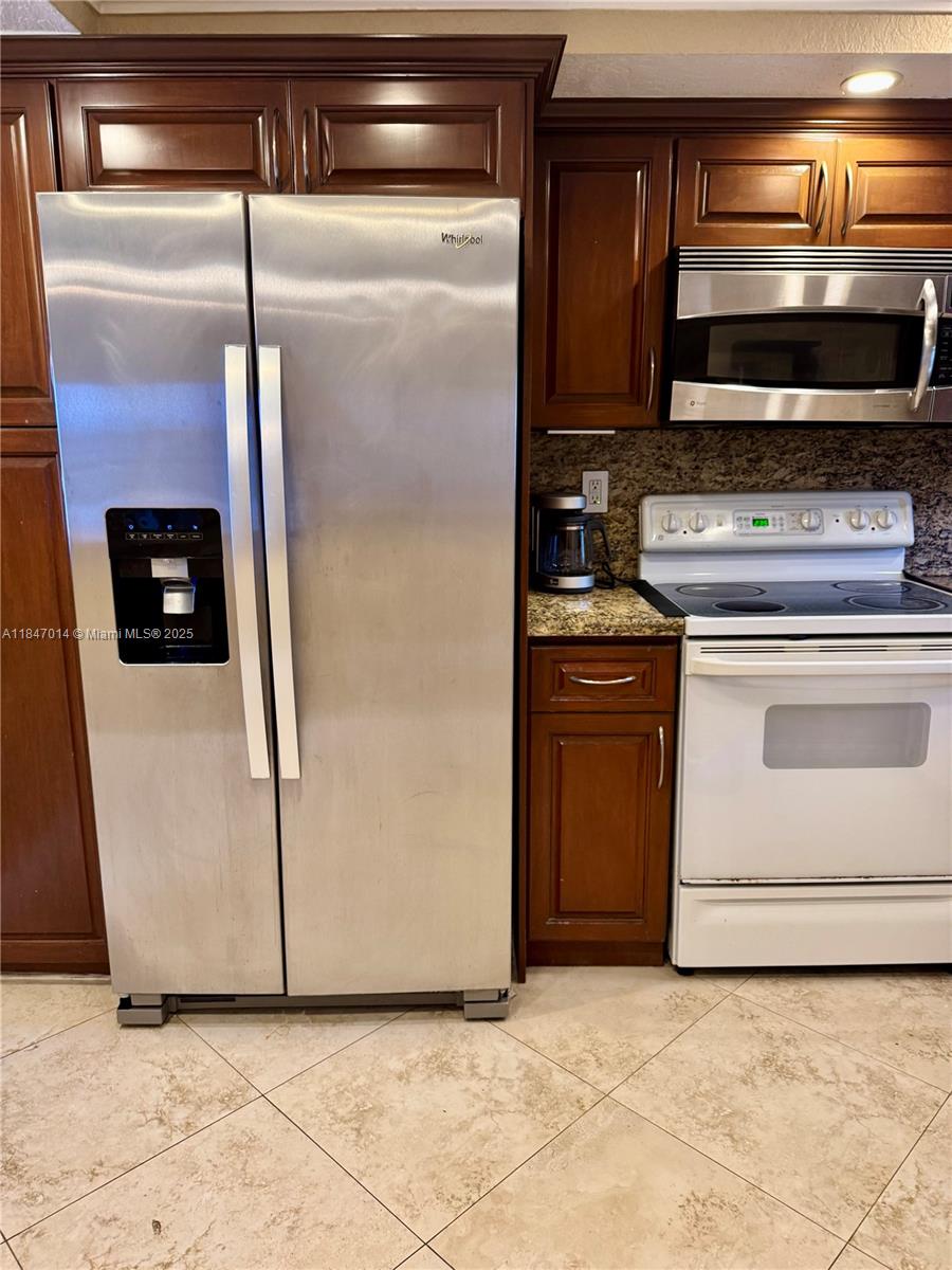 3100 West Rolling Hills Circle, Unit 407 Davie, FL 33328 - Photo 4 of 29 a kitchen with a stove and a microwave