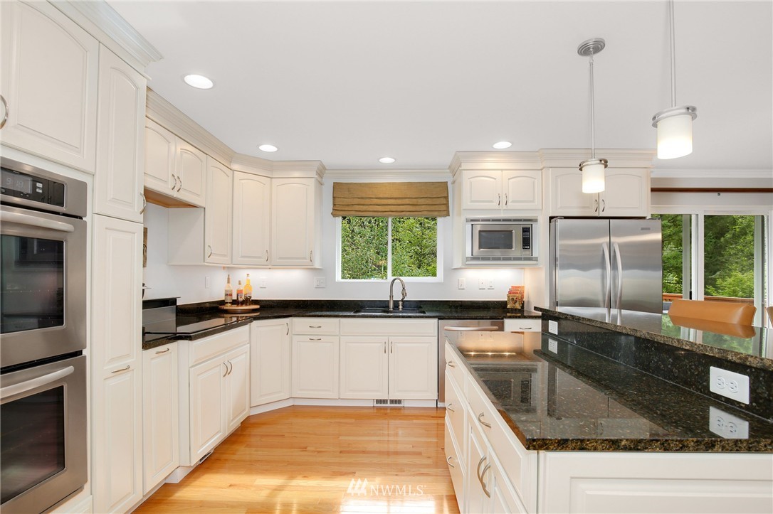 20113 43rd Avenue Southeast Bothell, WA 98012 - Photo 5 of 25 Gallery Image 5