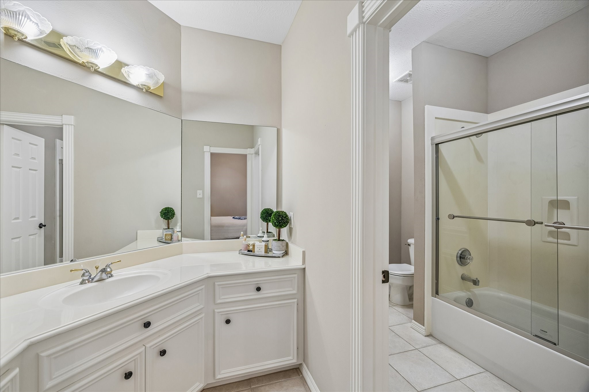 16407 Emilia Court Spring, TX 77379 - Photo 25 of 35 Another view of the Jack and Jill bath.