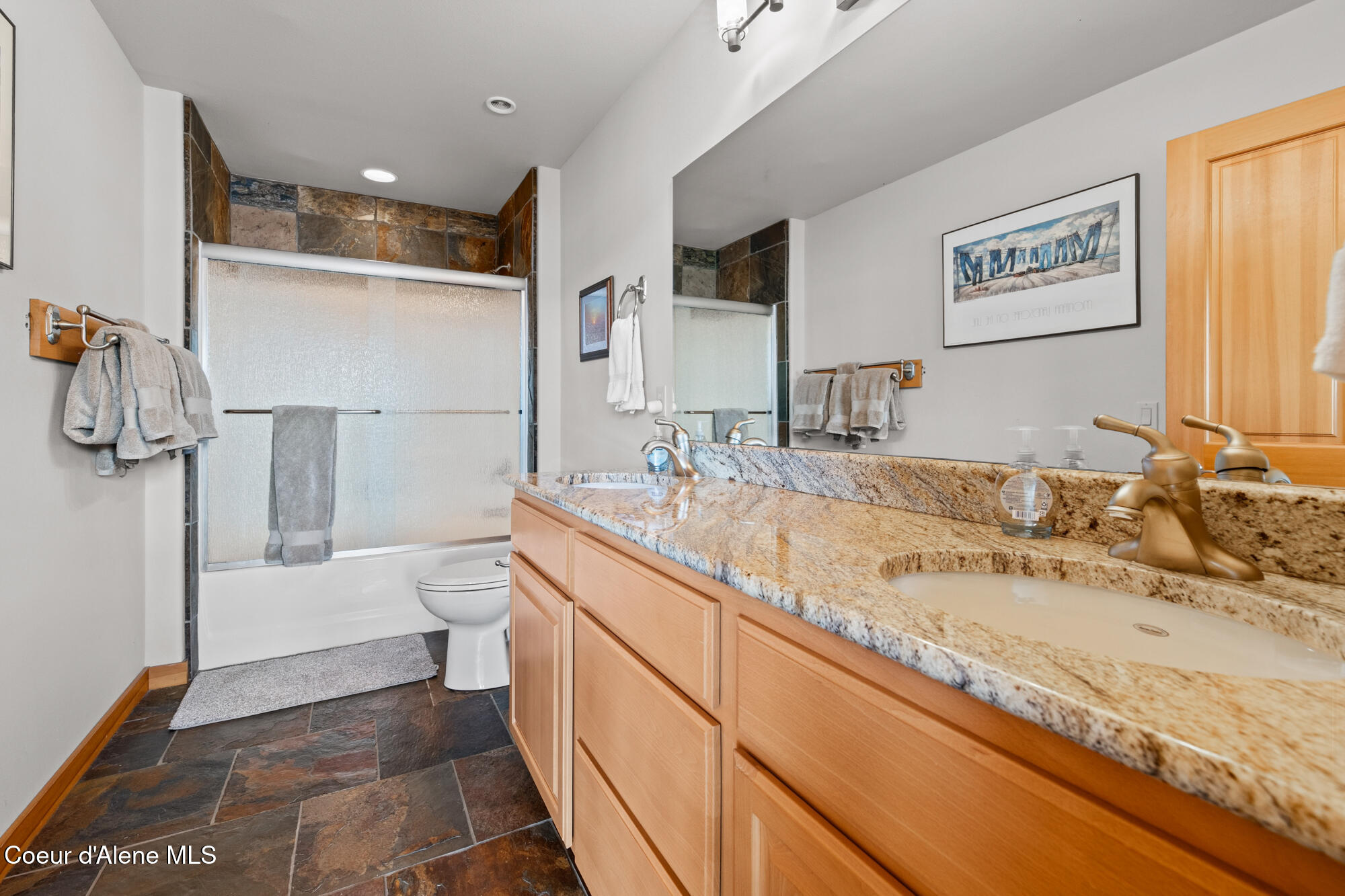 511 South Camp Bay Road Sagle, ID 83860 - Photo 42 of 64 26.1 bathroom up