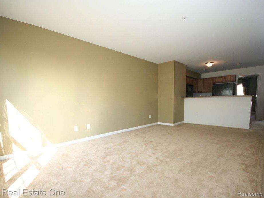 1139 Beaver Run, Unit 17 Troy, MI 48083 - Photo 3 of 17