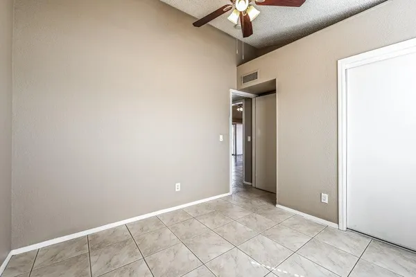 $2,390 | 1102 East Kerry Lane, Phoenix, AZ 85024