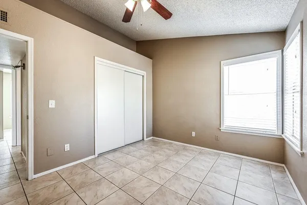 $2,390 | 1102 East Kerry Lane, Phoenix, AZ 85024