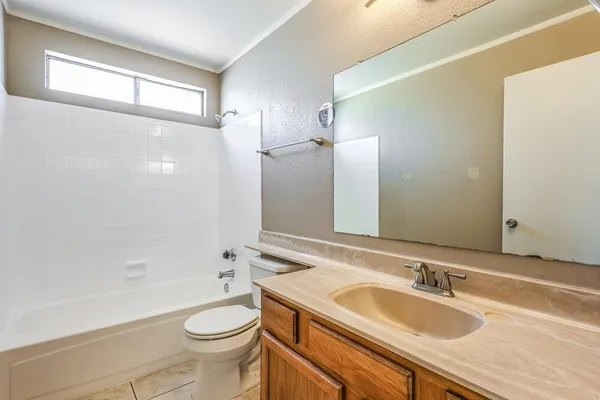 $2,390 | 1102 East Kerry Lane, Phoenix, AZ 85024