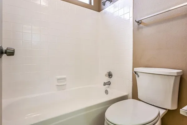 $2,390 | 1102 East Kerry Lane, Phoenix, AZ 85024
