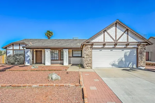 $2,390 | 1102 East Kerry Lane, Phoenix, AZ 85024