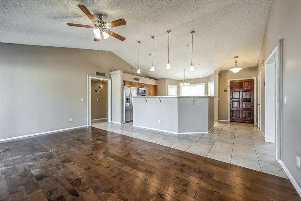 $2,390 | 1102 East Kerry Lane, Phoenix, AZ 85024