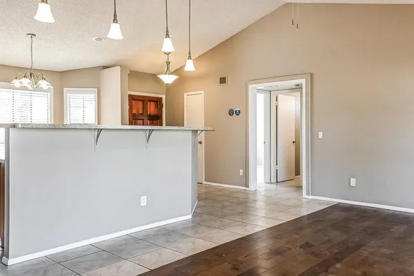 $2,390 | 1102 East Kerry Lane, Phoenix, AZ 85024