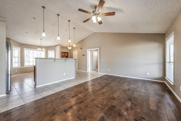 $2,390 | 1102 East Kerry Lane, Phoenix, AZ 85024