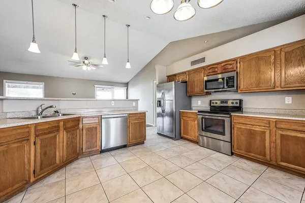 $2,390 | 1102 East Kerry Lane, Phoenix, AZ 85024