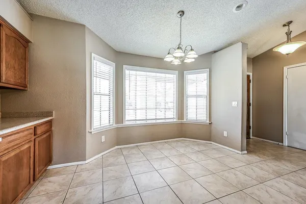 $2,390 | 1102 East Kerry Lane, Phoenix, AZ 85024