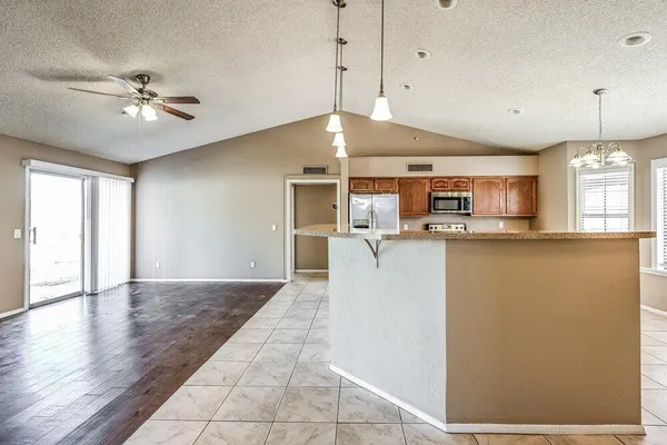 $2,390 | 1102 East Kerry Lane, Phoenix, AZ 85024