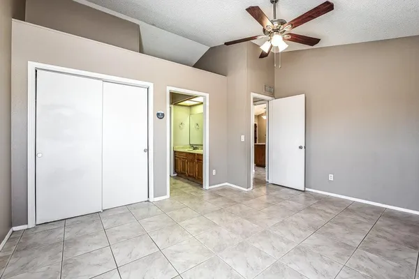 $2,390 | 1102 East Kerry Lane, Phoenix, AZ 85024