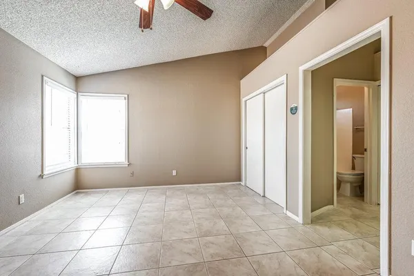$2,390 | 1102 East Kerry Lane, Phoenix, AZ 85024