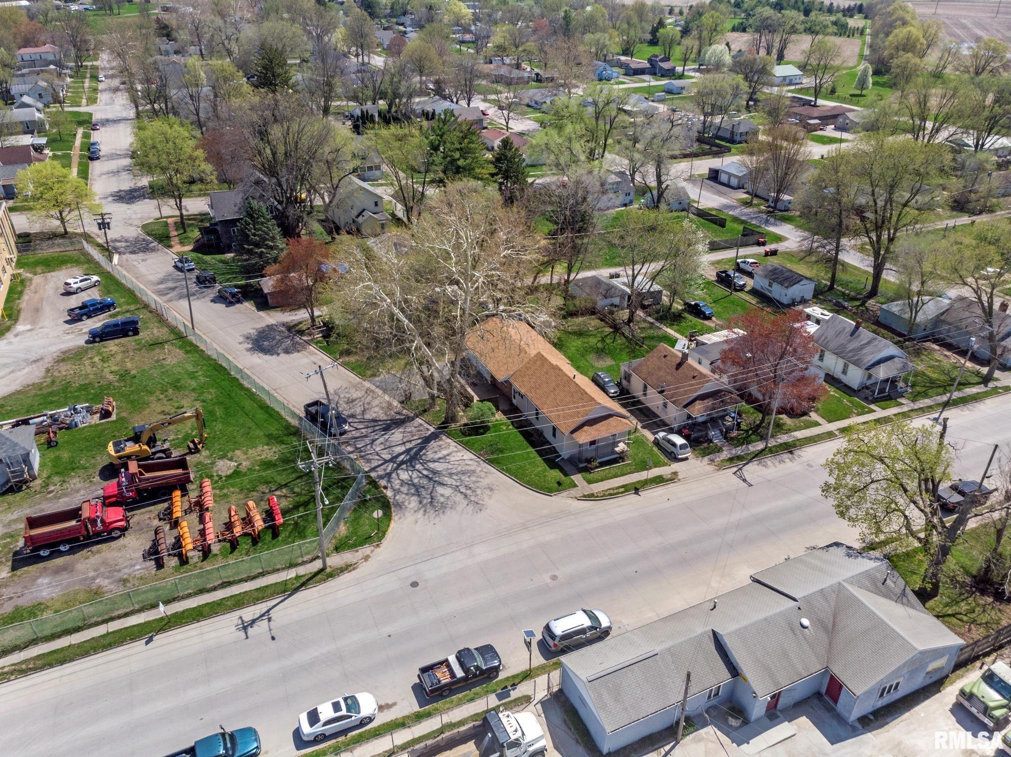 604 South Kickapoo Street Lincoln, IL 62656 - Photo 3 of 39 Gallery Image 3