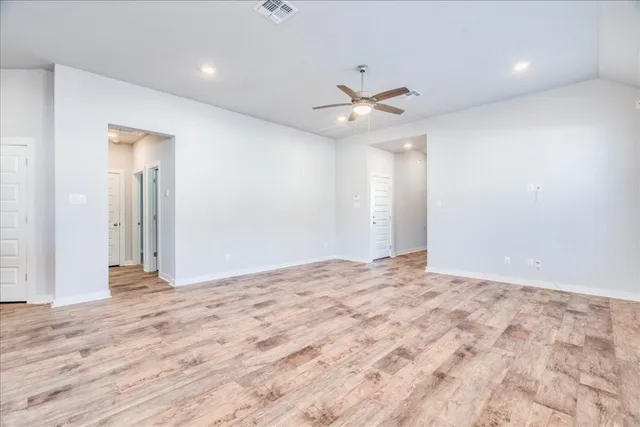 $1,845 | 18121 Emu Lane, Manor, TX 78653