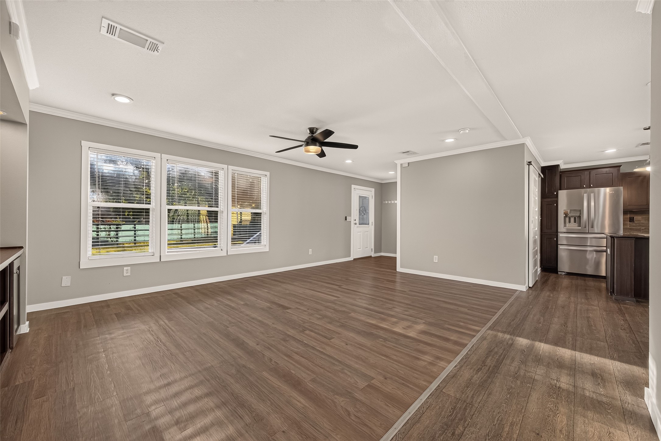 6023 Cheryl Lane Rosharon, TX 77583 - Photo 9 of 46 Gallery Image 9