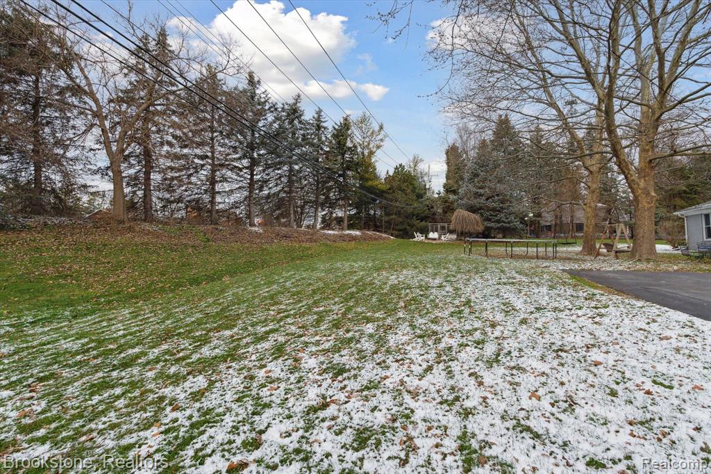 2752 Rhineberry Road Rochester Hills, MI 48309 - Photo 3 of 34