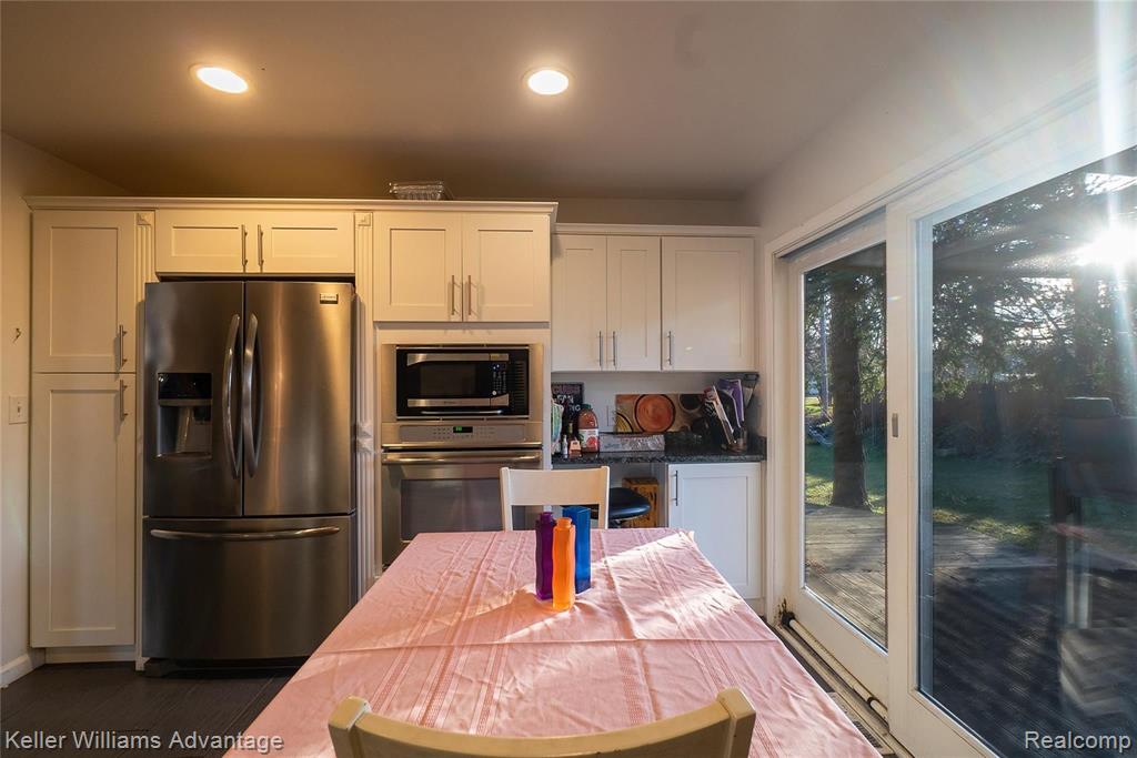 4304 Collins Road Rochester, MI 48306 - Photo 11 of 23