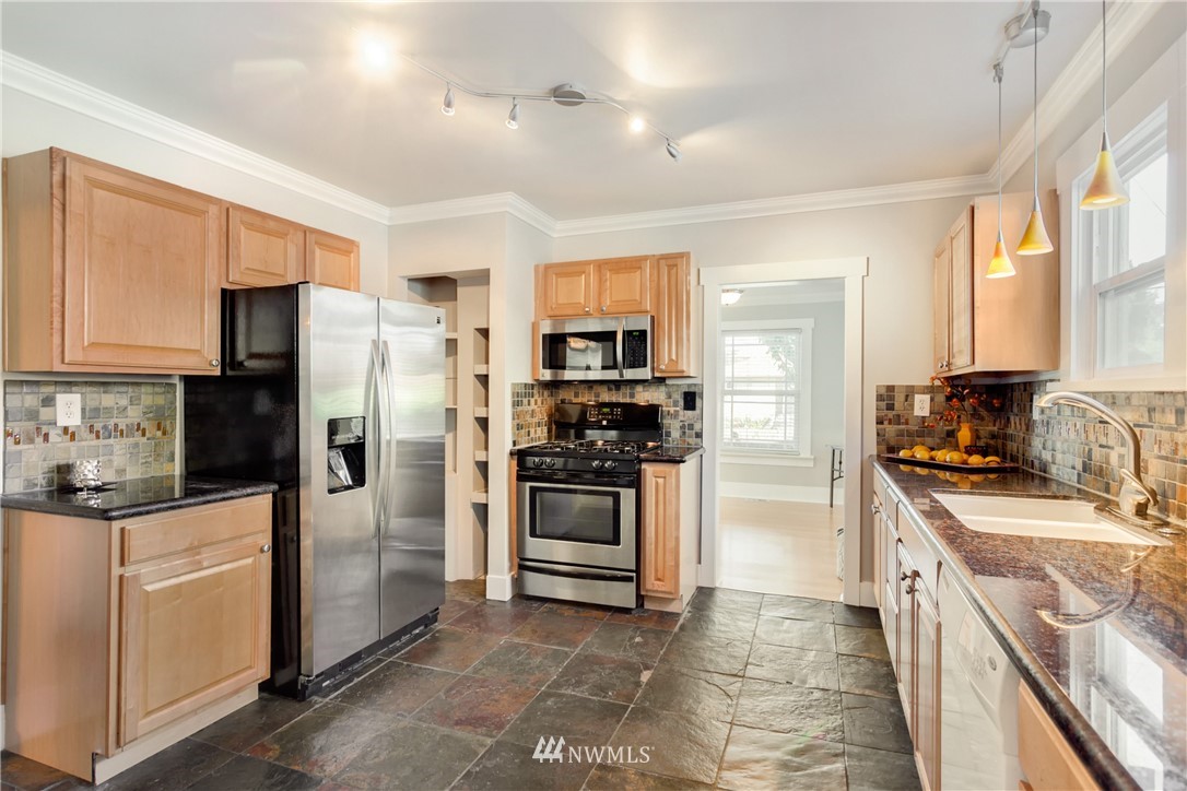 330 Meadow Avenue North Renton, WA 98057 - Photo 5 of 14 Gallery Image 5