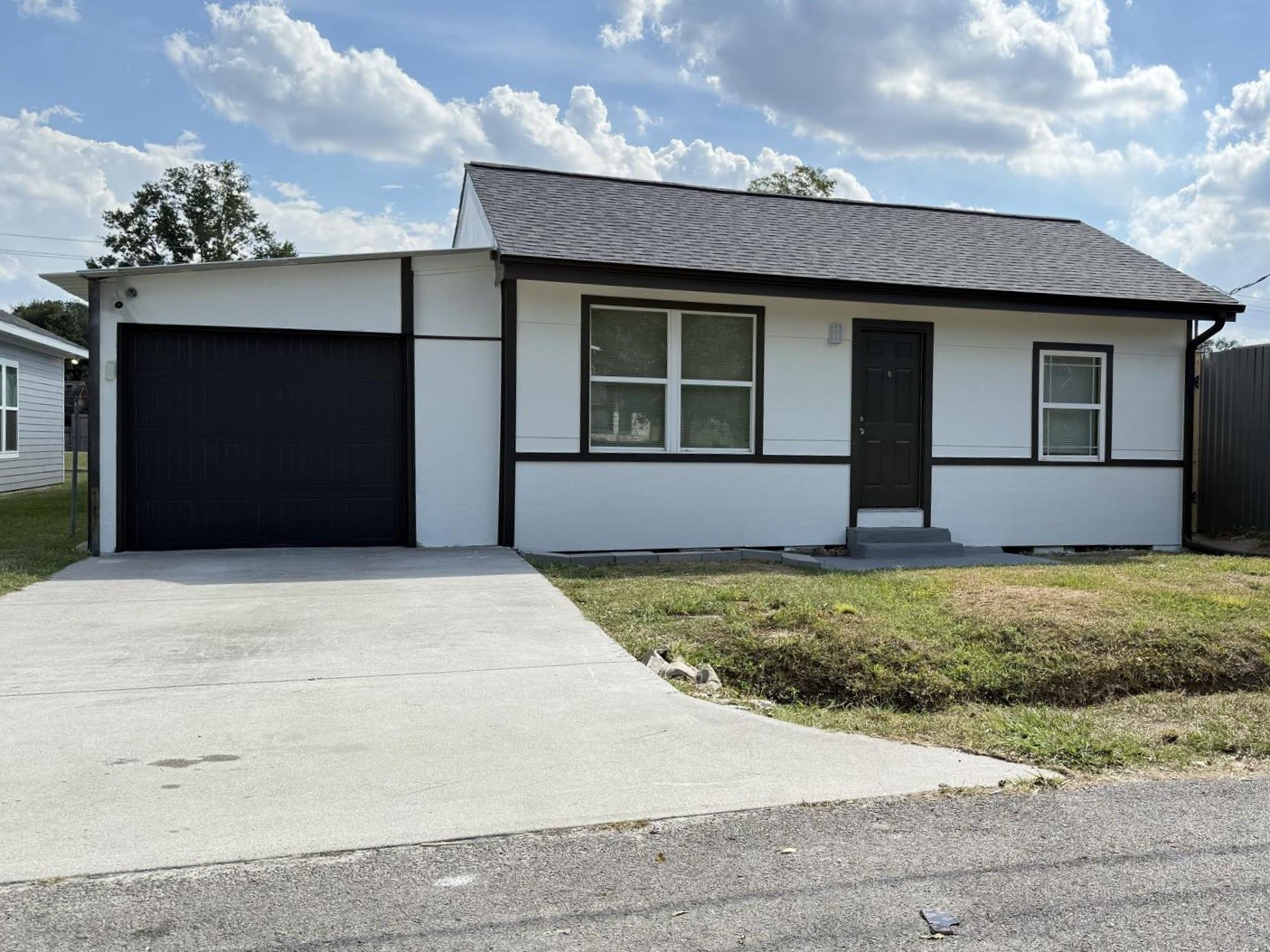 889 Chas Lane Houston, TX 77091 - Photo 2 of 32 a front view of a house with garden