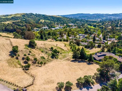 $1,100,000 | 1966 Joseph Drive, Moraga, CA 94556