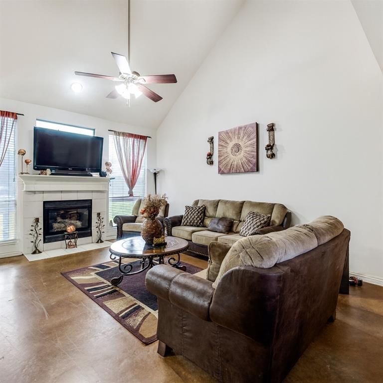 305 Ravenna Road Lake Dallas, TX 75065 - Photo 4 of 22