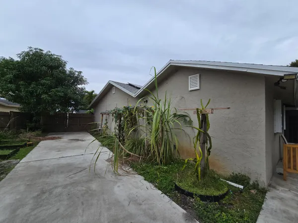 $5,250 | 301 Northwest 83rd Way, Pembroke Pines, FL 33024