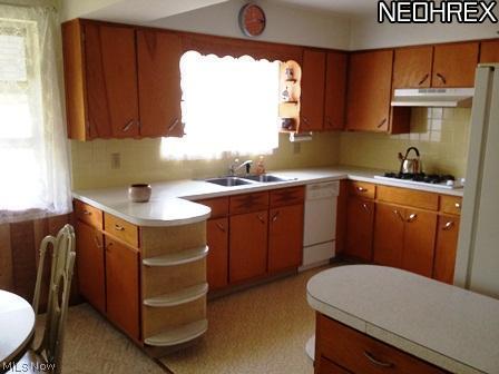 2542 Burnham Road Akron, OH 44333 - Photo 13 of 25 Gallery Image 13