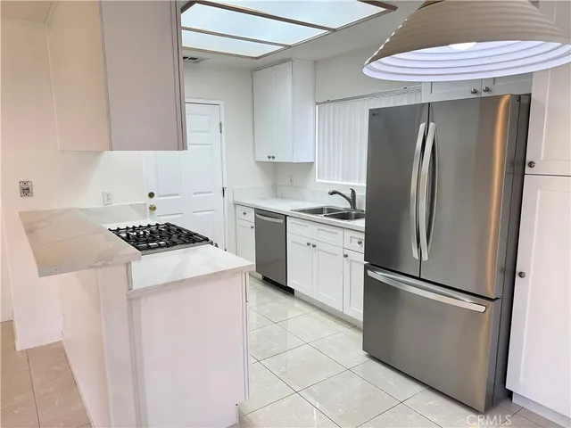 $4,100 | 18319 Hart Street, Unit 3, Reseda, CA 91335