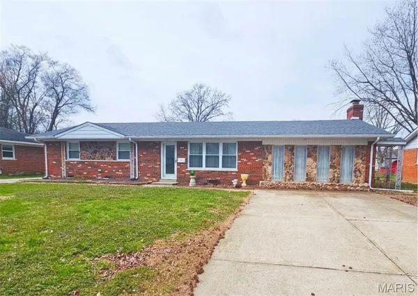 $180,000 | 125 Marilyn Drive, Swansea, IL 62226