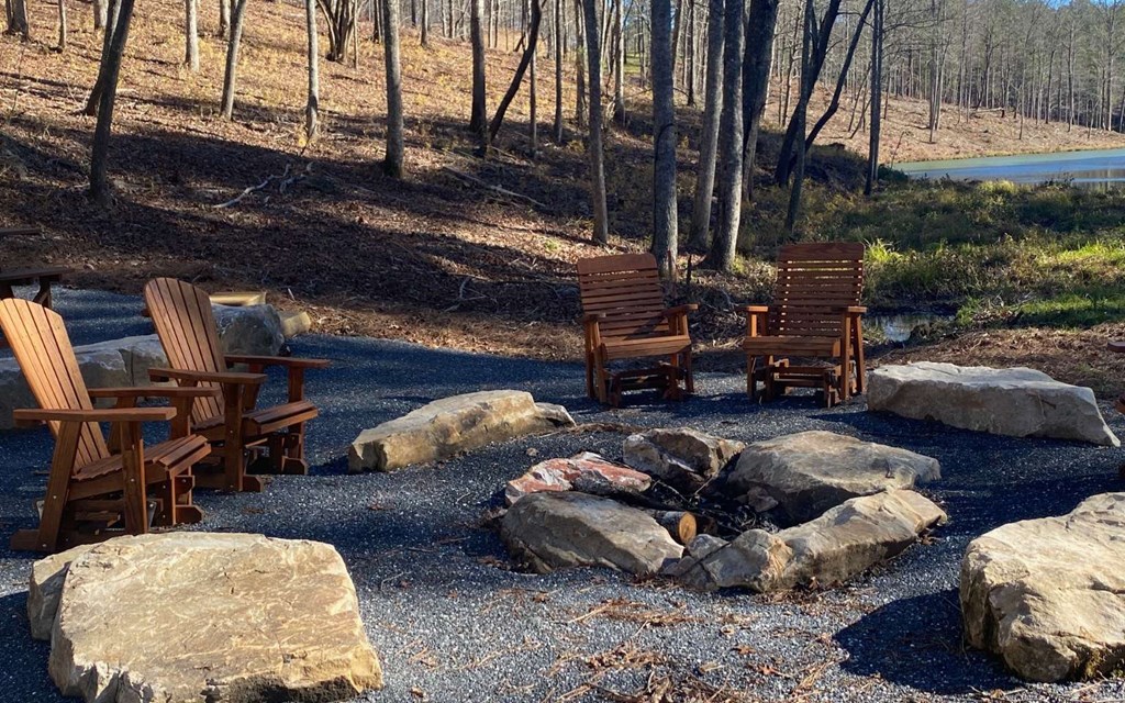 115 Ridge Wood Trail Hiawassee, GA 30546 - Photo 20 of 34 a view of a backyard with sitting area