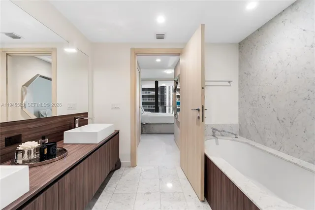 $5,000 | 1000 Brickell Plaza, Unit 4103, Miami, FL 33131