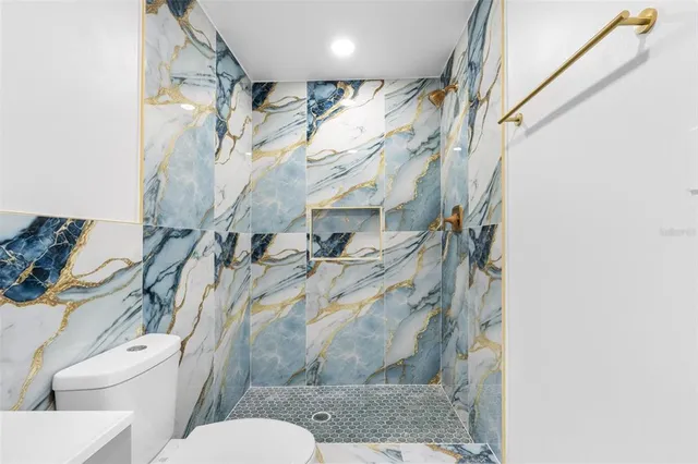 a view of a house with backyard and trees