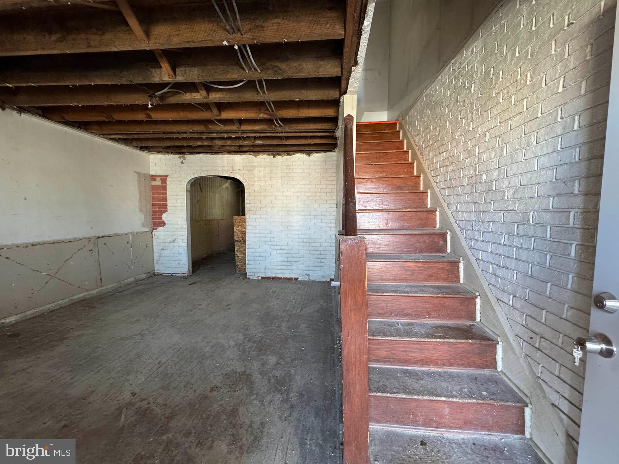 3835 8th Street Baltimore, MD 21225 - Photo 4 of 11 a view of entryway