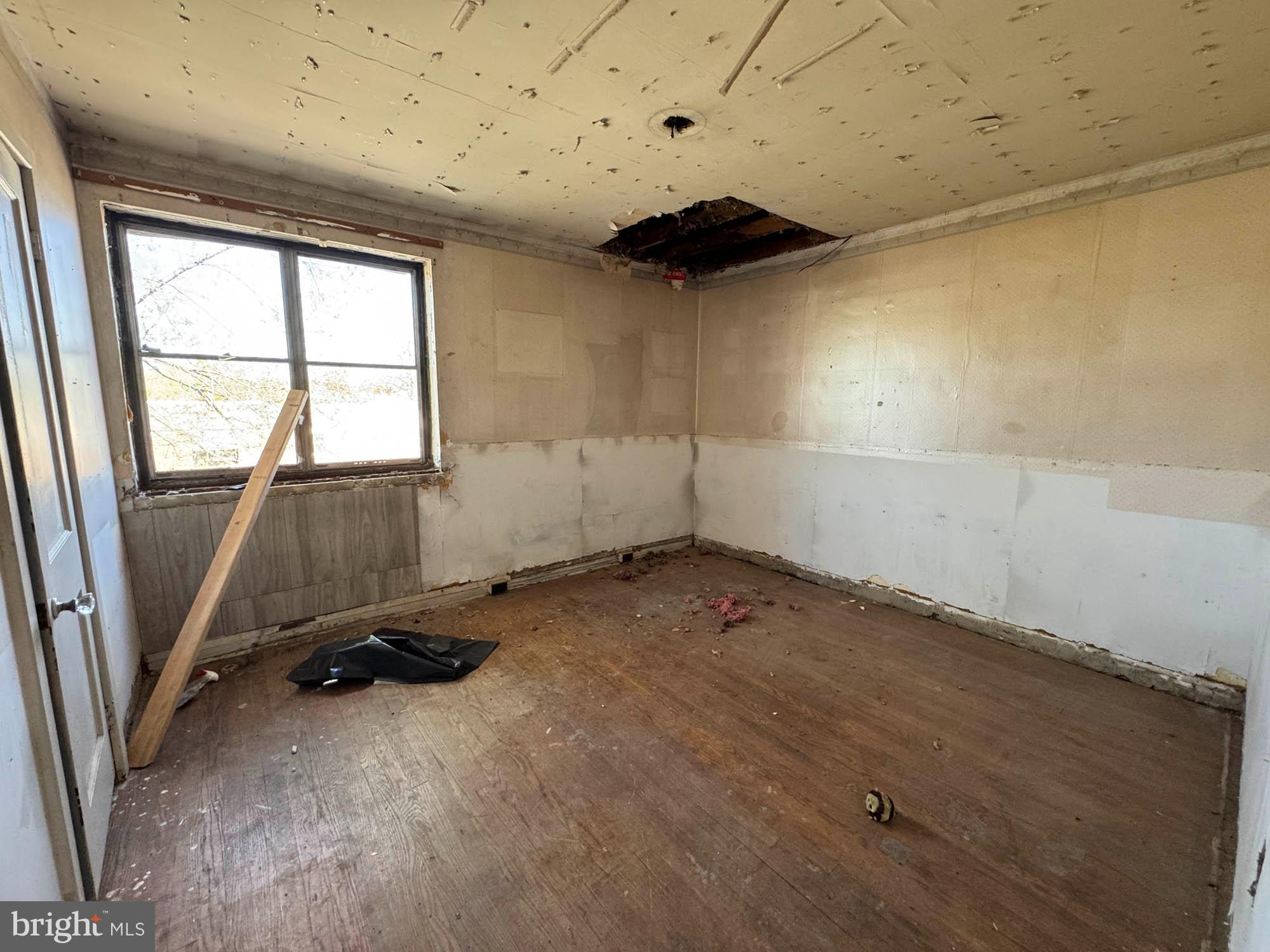 3835 8th Street Baltimore, MD 21225 - Photo 6 of 11 an empty room with windows